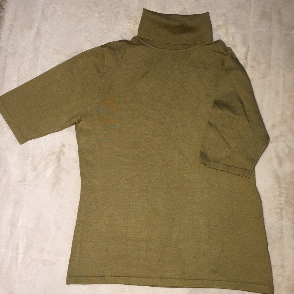 Short-sleeve turtleneck